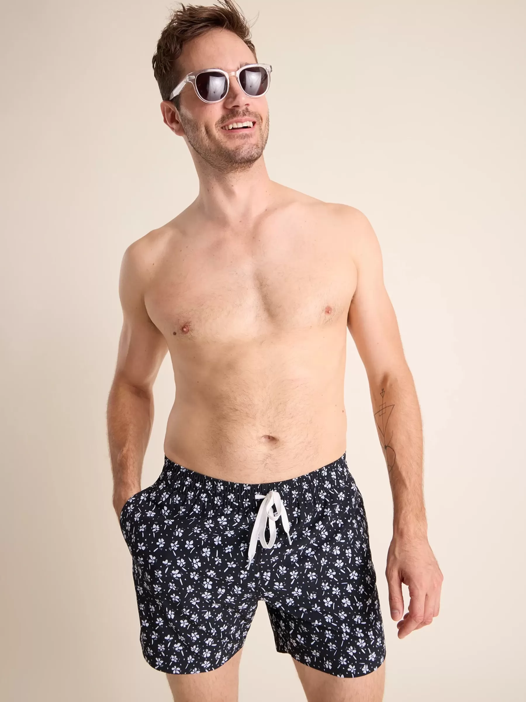 Chubbies Shorts Classic Swim Trunks | Classic Swim Trunks>The Daisy Dives BlackFloral