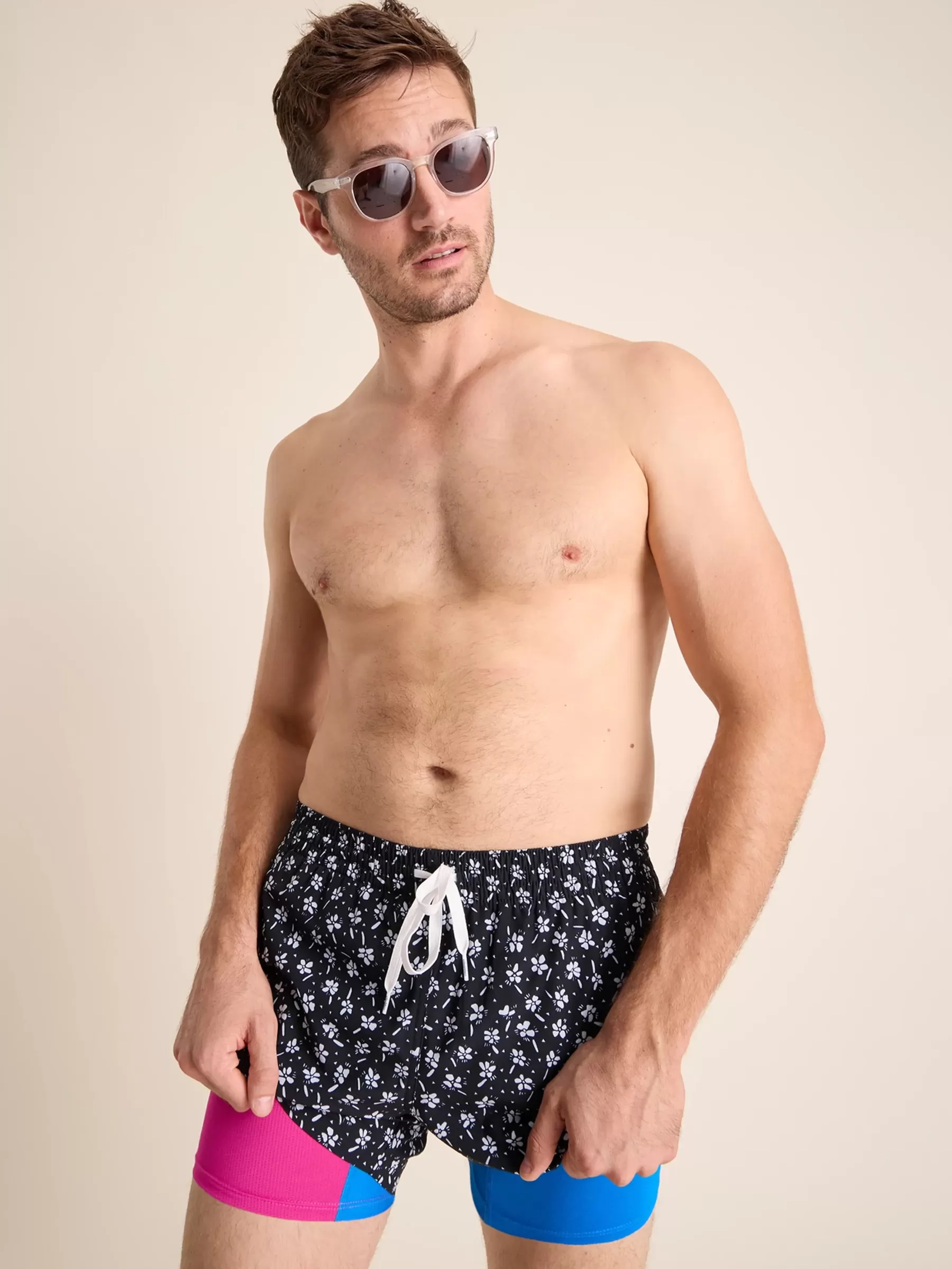 Chubbies Shorts Lined Classic Swim Trunks | Lined Classic Swim Trunks>The Daisy Dives BlackFloral