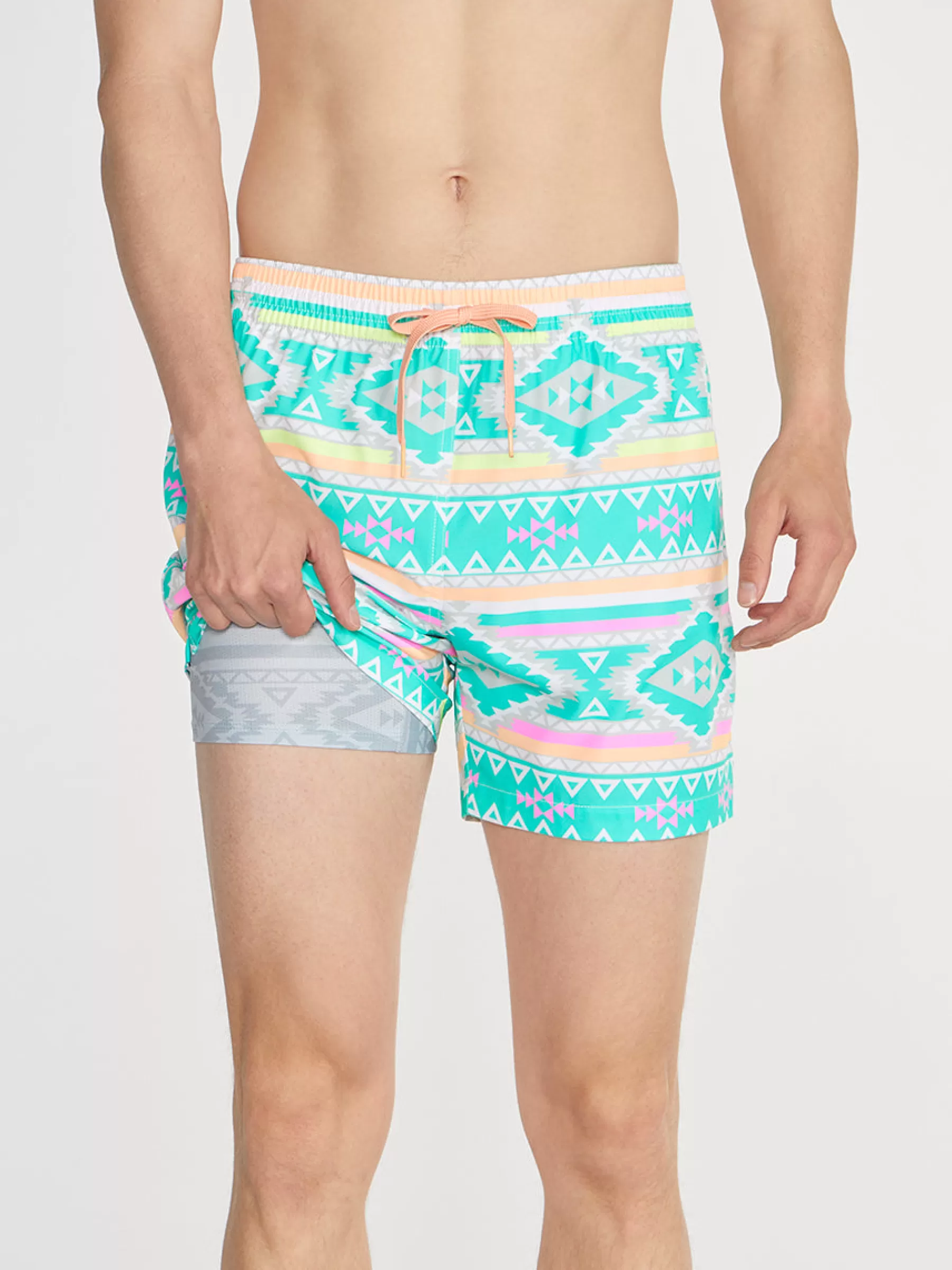 Chubbies Shorts Lined Classic Swim Trunks | Lined Classic Swim Trunks>The En Fuegos TealGeometric