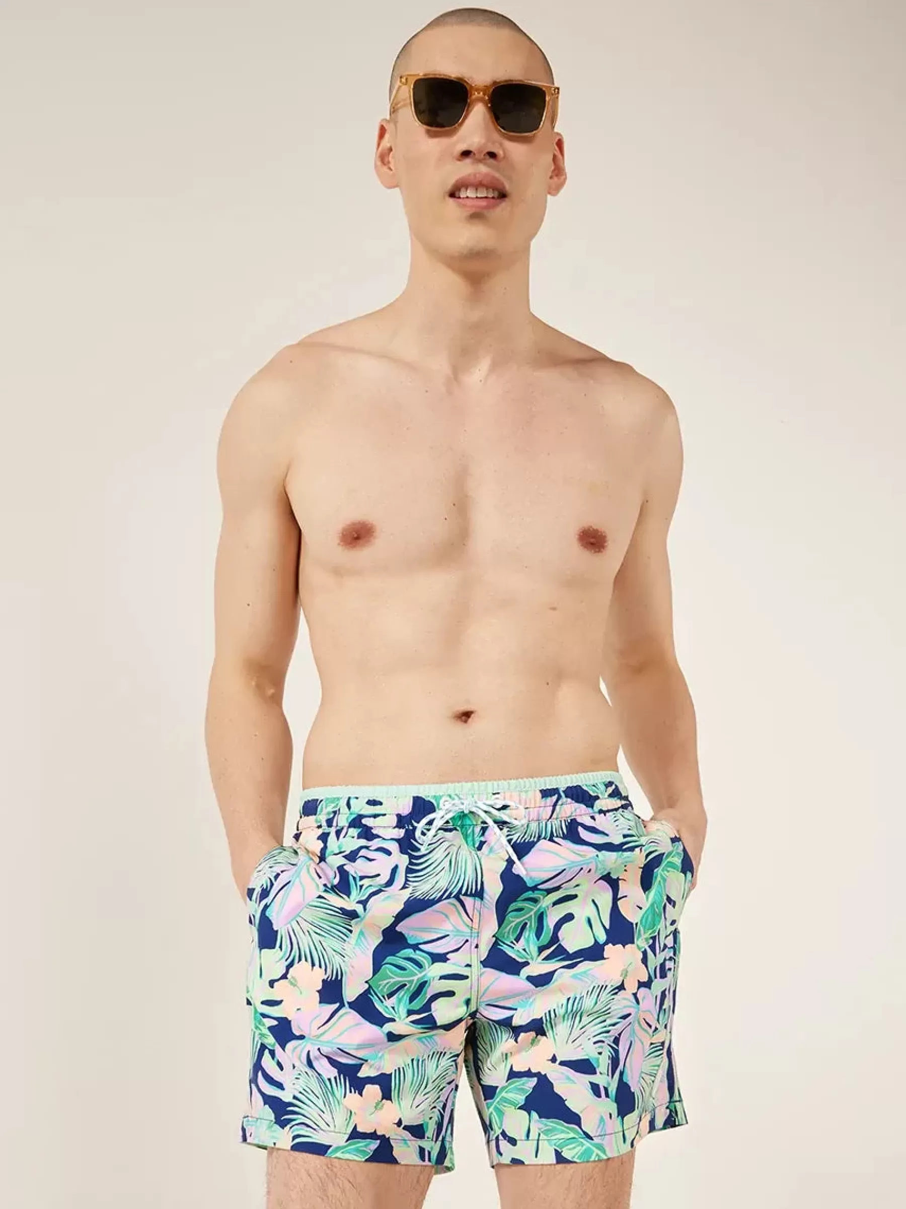 Chubbies Shorts Classic Swim Trunks | Classic Swim Trunks>The Night Faunas NavyLeaf