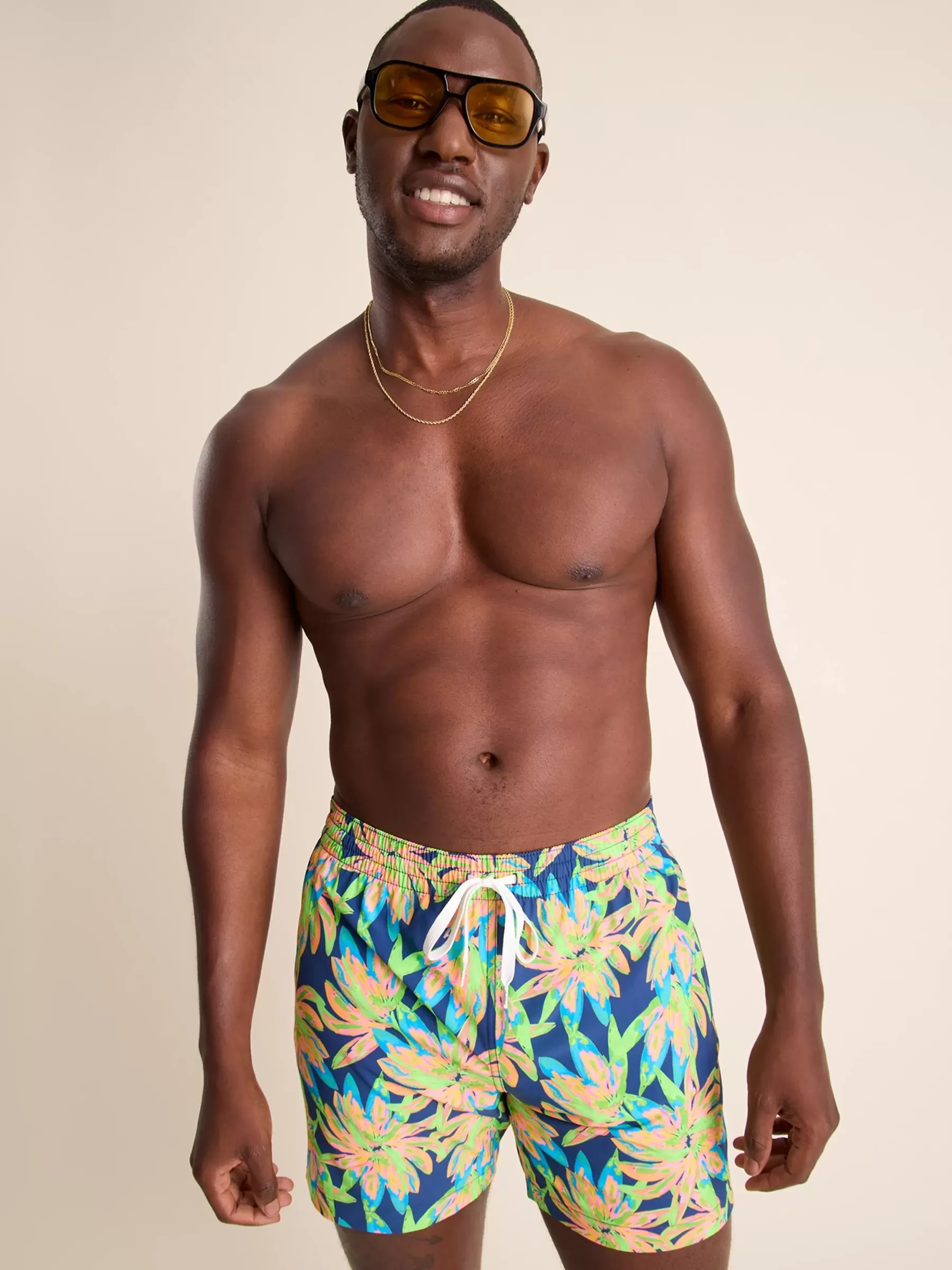 Chubbies Shorts Classic Swim Trunks | Classic Swim Trunks>The Ocean Flowers NavyFloral