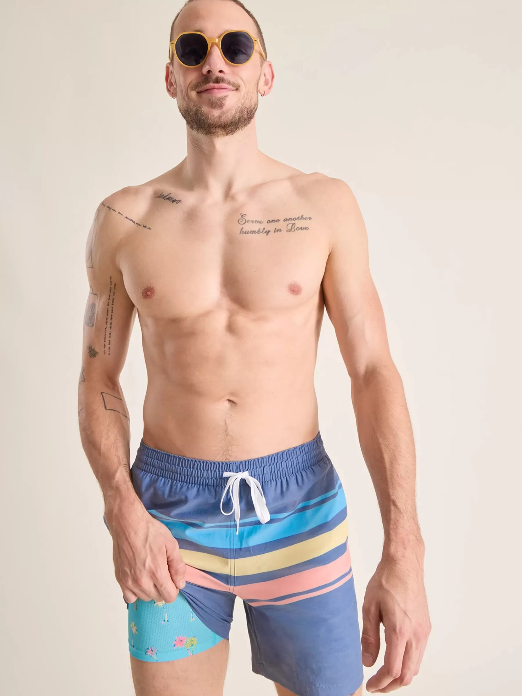 Chubbies Shorts Lined Classic Swim Trunks | Lined Classic Swim Trunks>The Retro Sets FadedBlueHeatherwithStripes